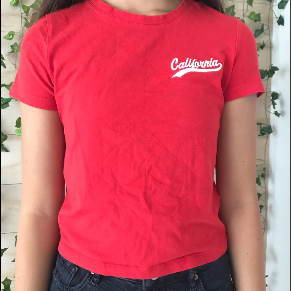 forever 21 shirt. size small. Is a crop top.